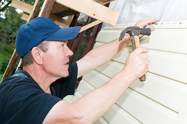 Affordable siding repair and maintenance services in Pasatiempo, CA